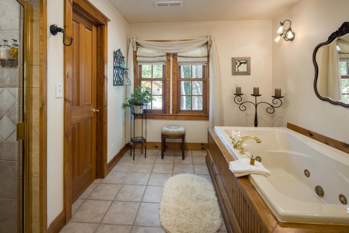 Sunflower Hill Inn - Housity