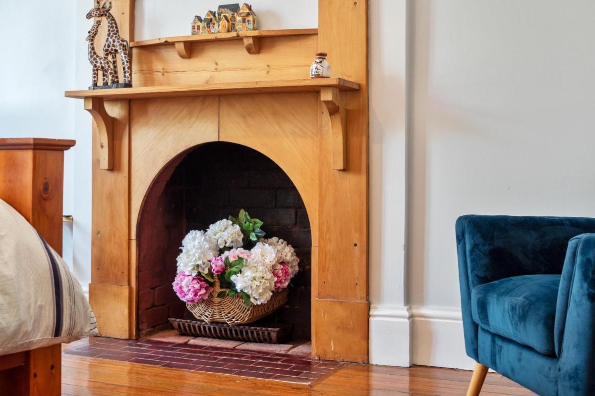 Warwick St Retreat! 3 Bedroom House With Parking - Housity