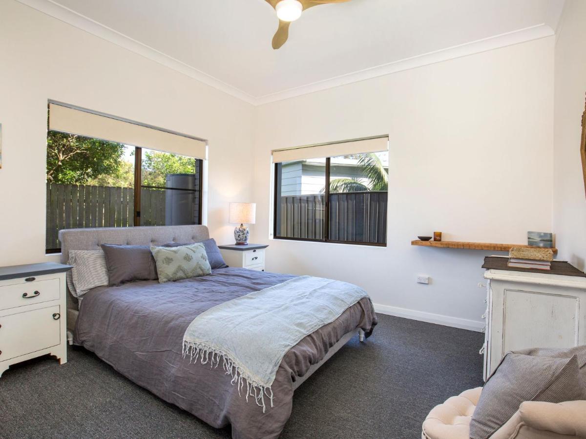 Saltbush Cottage Pet Friendly 1 Min Walk to Beach - Housity