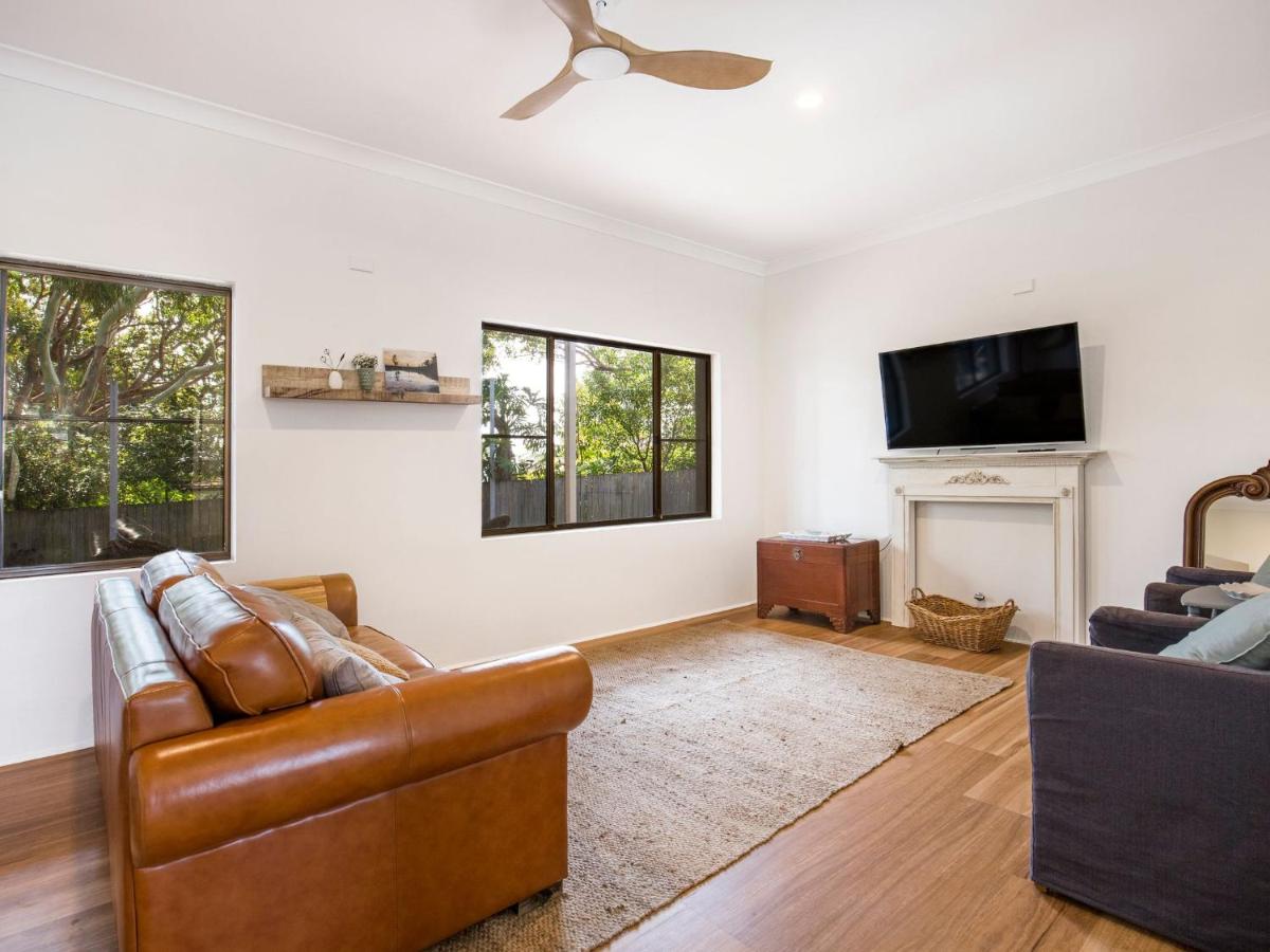 Saltbush Cottage Pet Friendly 1 Min Walk to Beach - Housity