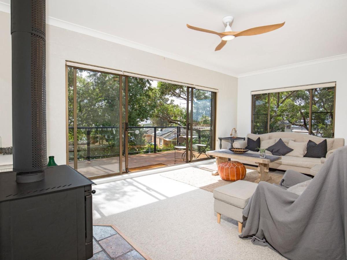Saltbush Cottage Pet Friendly 1 Min Walk to Beach - Housity