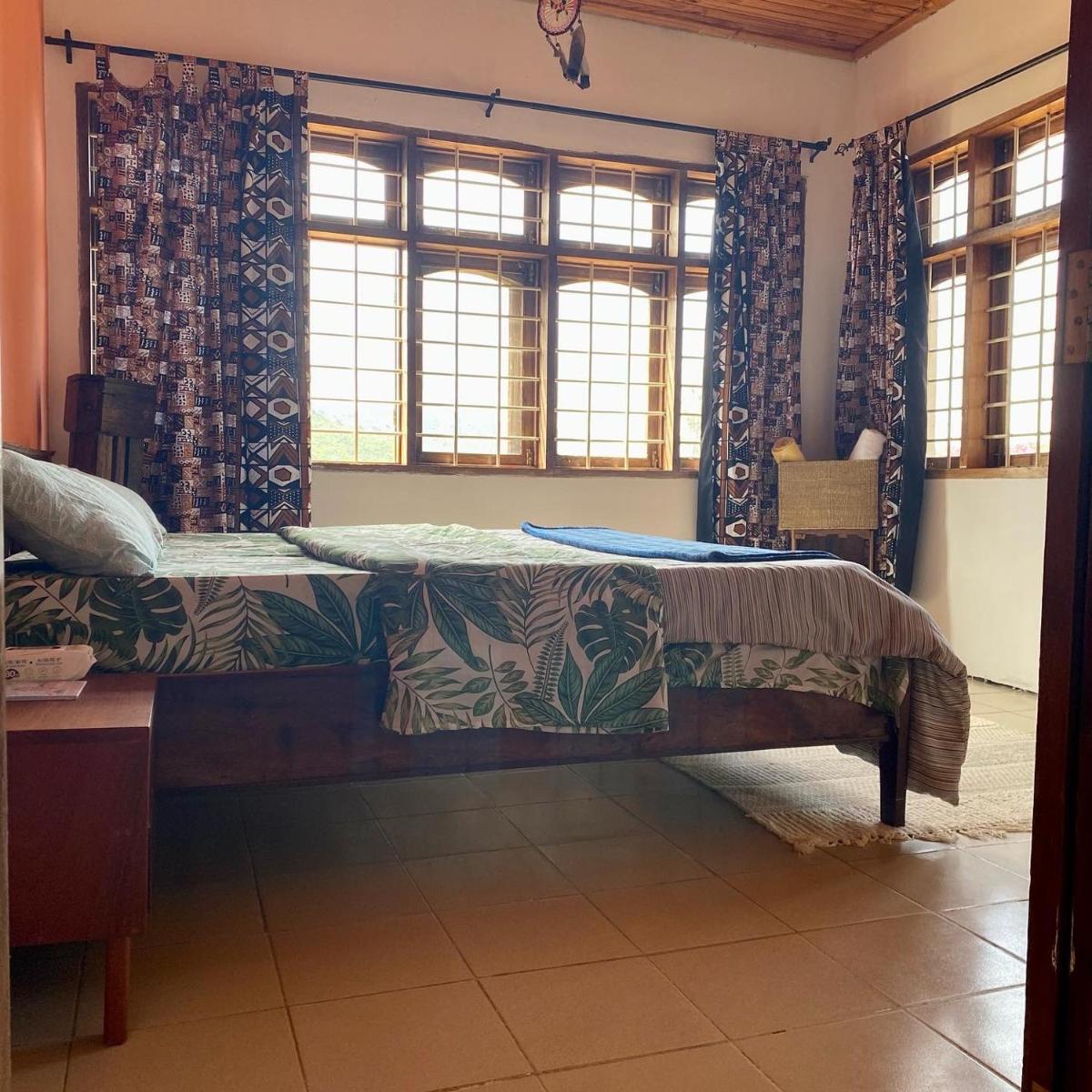 Hidden Valley Backpackers - Housity