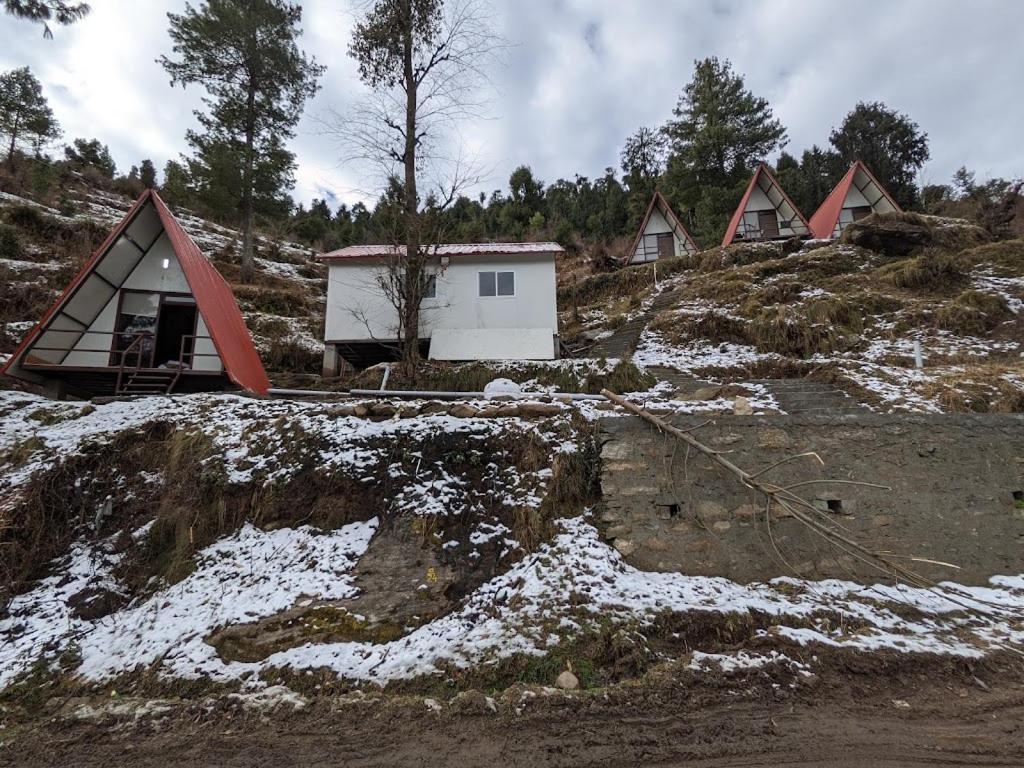 Cottages Amid Mountains - Housity