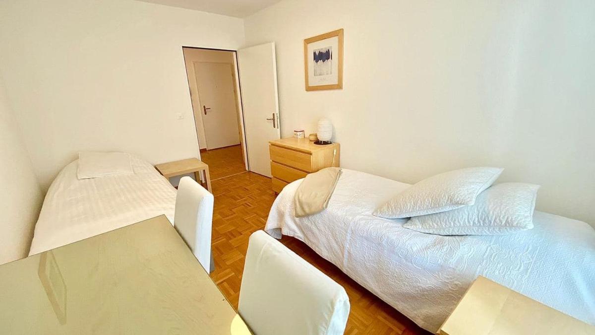 Close to the lake and very spacious 3 bedroom - Housity