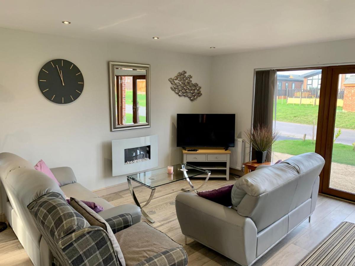 31 Cherry East Riding of Yorkshire Hot Tub & Fishing - Housity