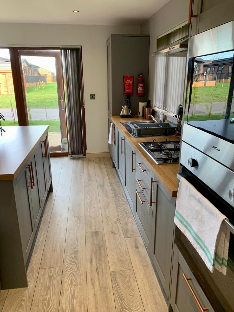 31 Cherry East Riding of Yorkshire Hot Tub & Fishing - Housity