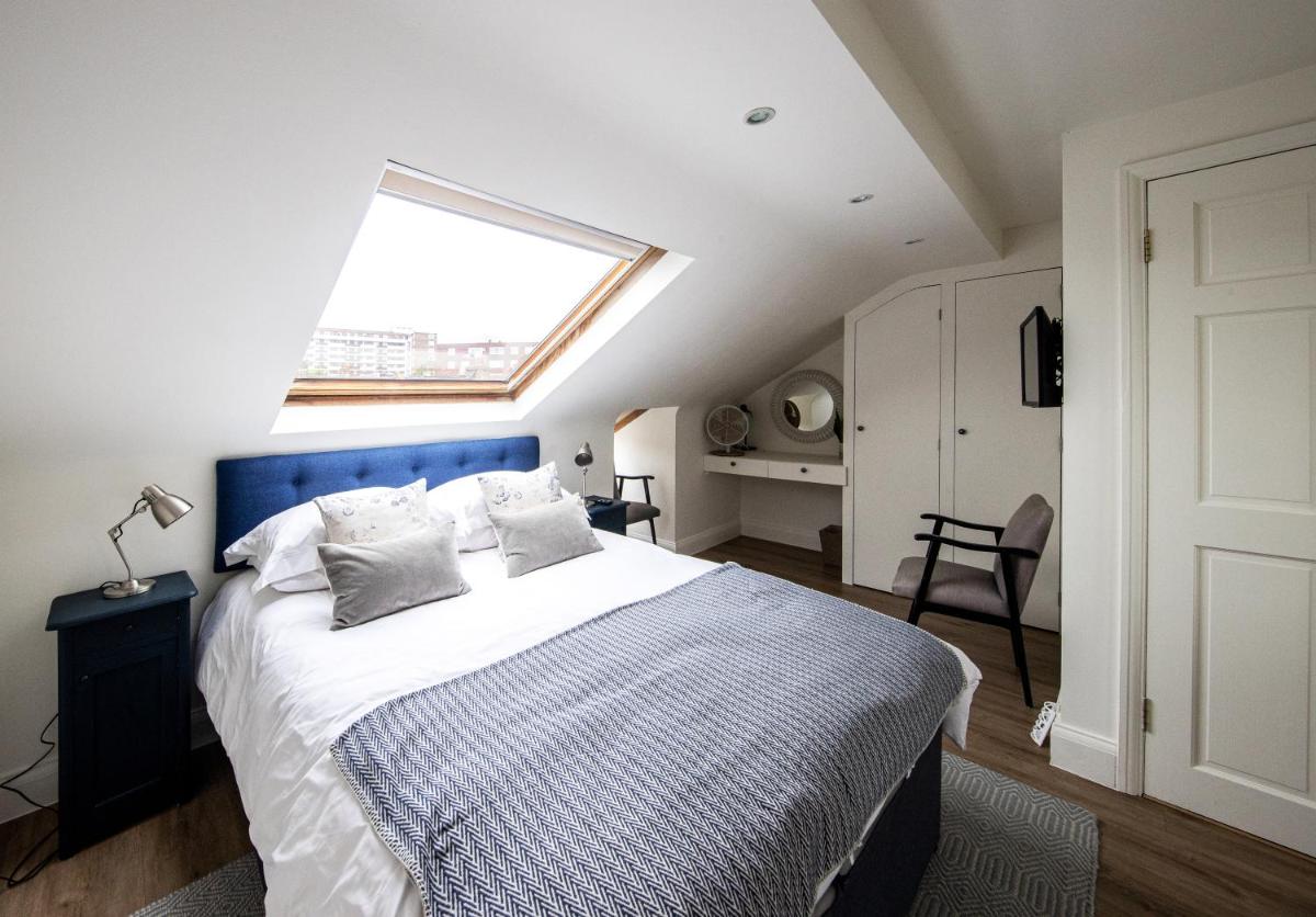 Wimbledon Park Bed & Breakfast - Housity