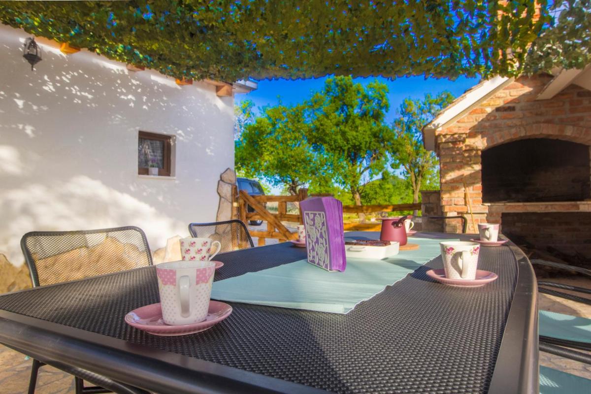 Luxury house Ivan with 4 bedrooms - Housity