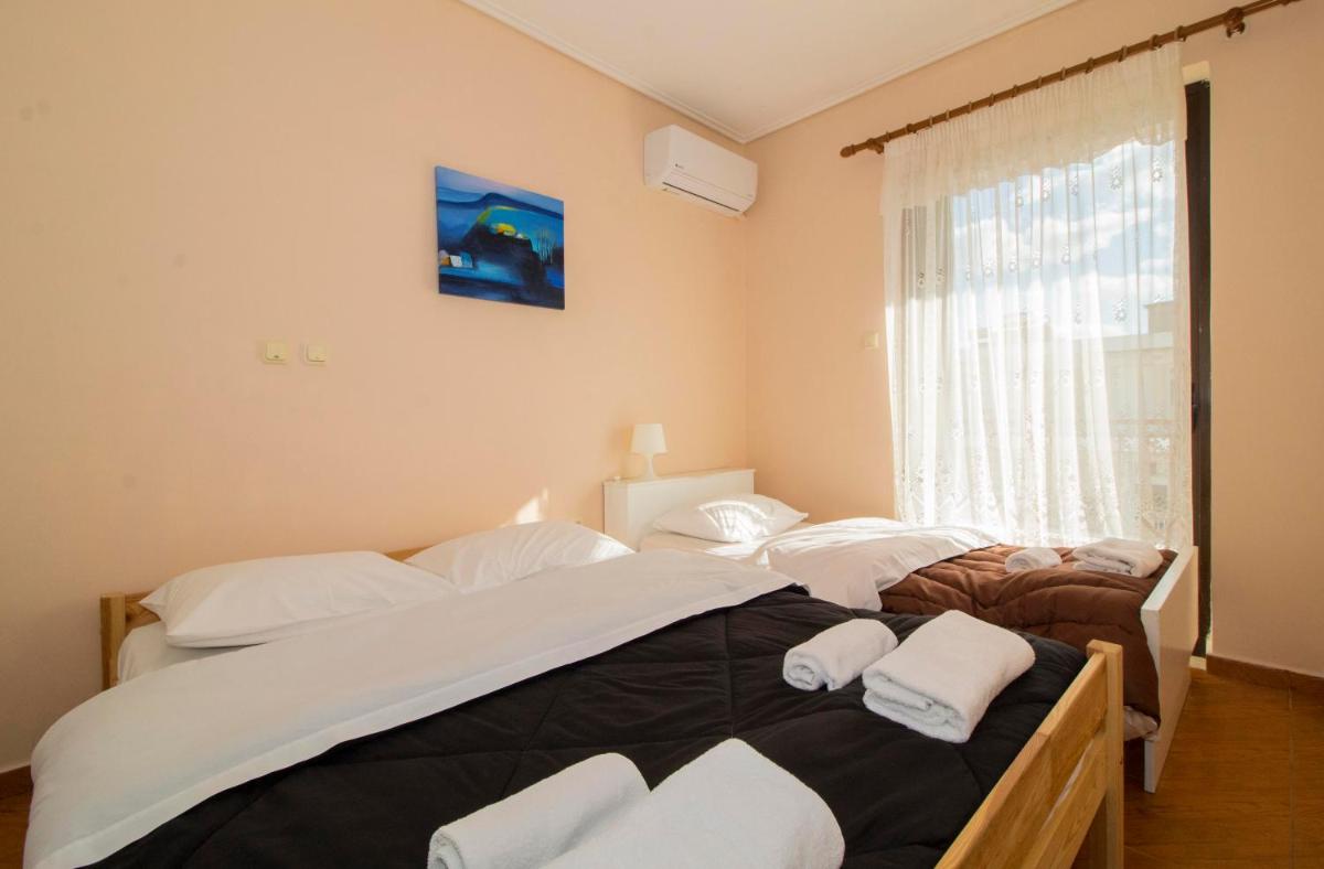 Laconian Collection Thermopylon Road Comfy Apartment - Housity