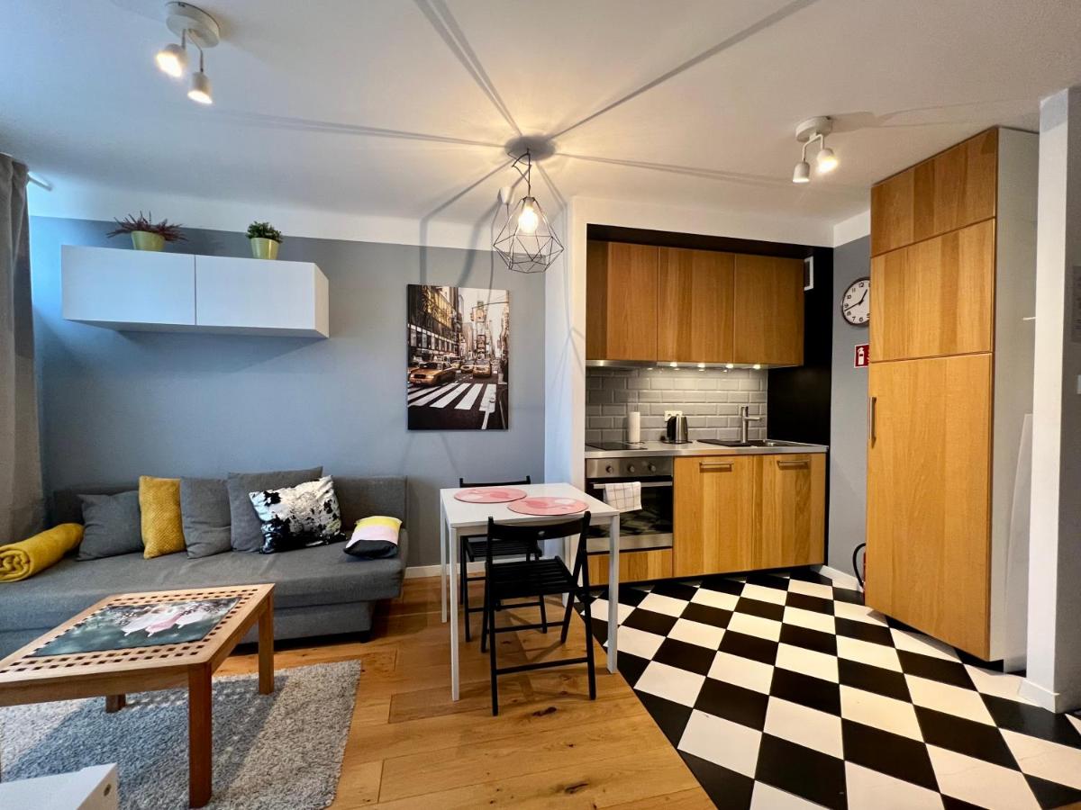 StyleComfort Flamingo House - Housity
