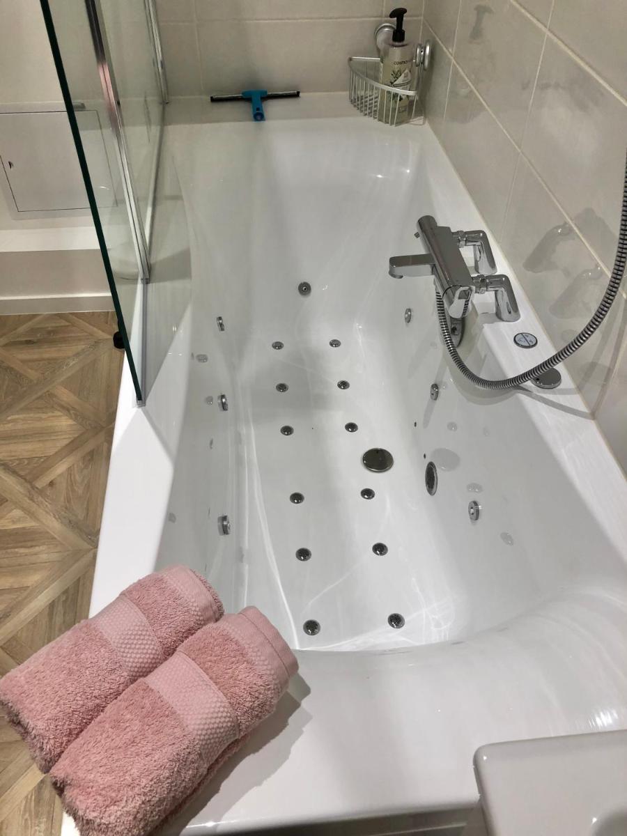 Cocoon Room (Balnéo) prox. Golf/ Bourgoin/Aéroport - Housity