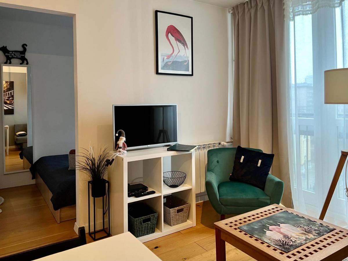 StyleComfort Flamingo House - Housity