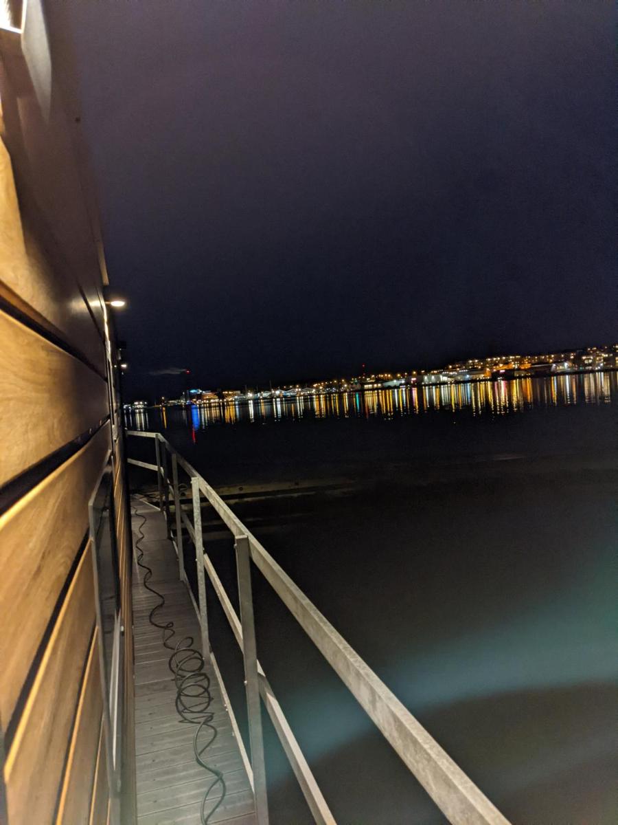 Schwimmendes Haus Nico auf dem Wasser inkl Boot in Västervik - Housity