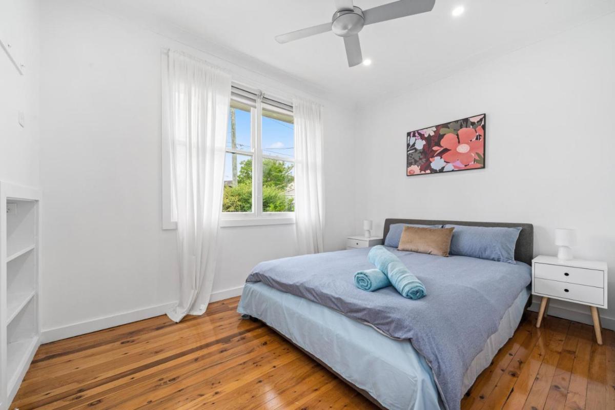 Big Stylish 3 bed house with Free Parking - Housity