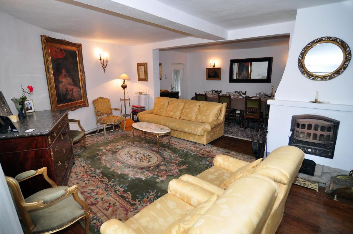 Bed & Breakfast Popamuseum Tarpesti strada Muzeului nr 28 - Housity