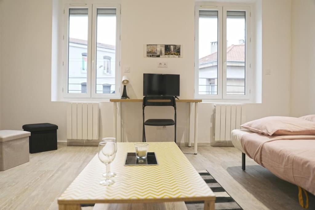 Super studio Allies 102 refait a neuf - Housity