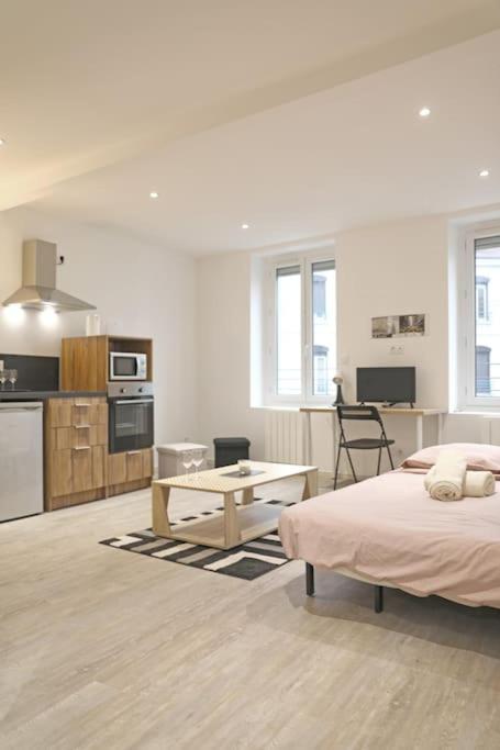 Super studio Allies 102 refait a neuf - Housity