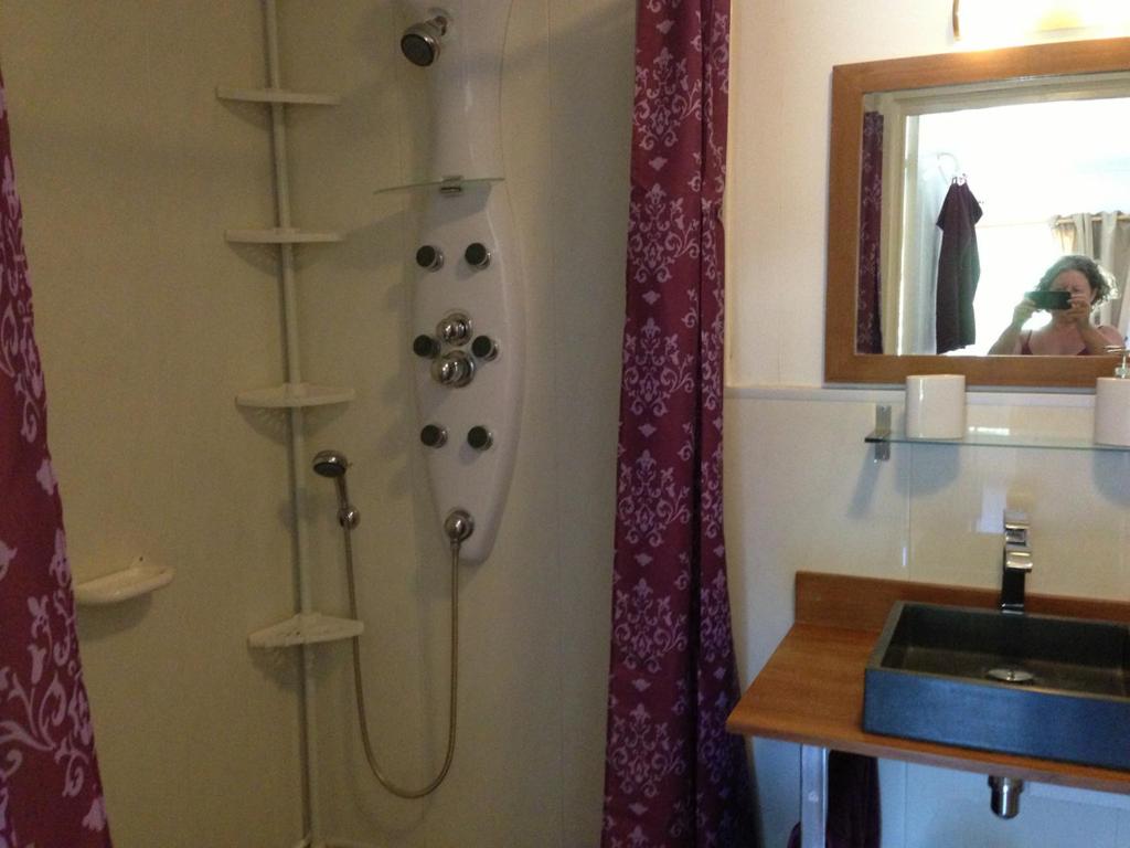 Barillé - 3 Bed Gite, Fishing Lake, Tennis Court, Swimming Pool - Housity