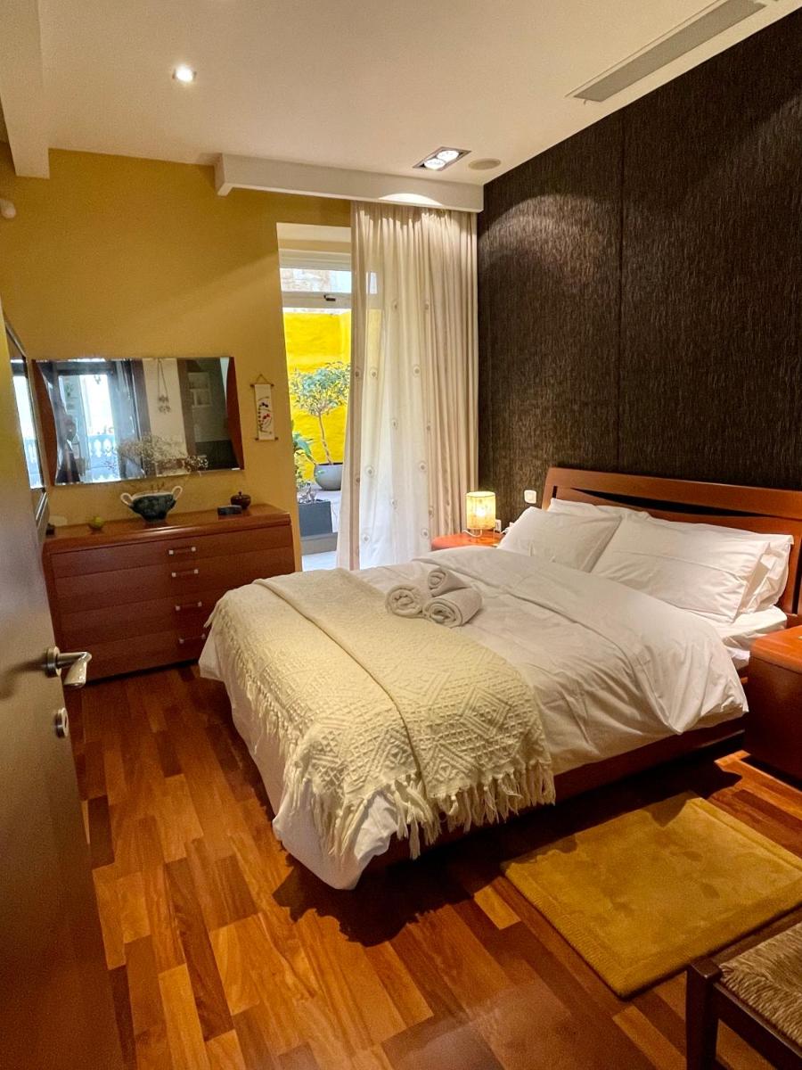 Valletta Collection - Merchant Str Apartment with large yard - Housity
