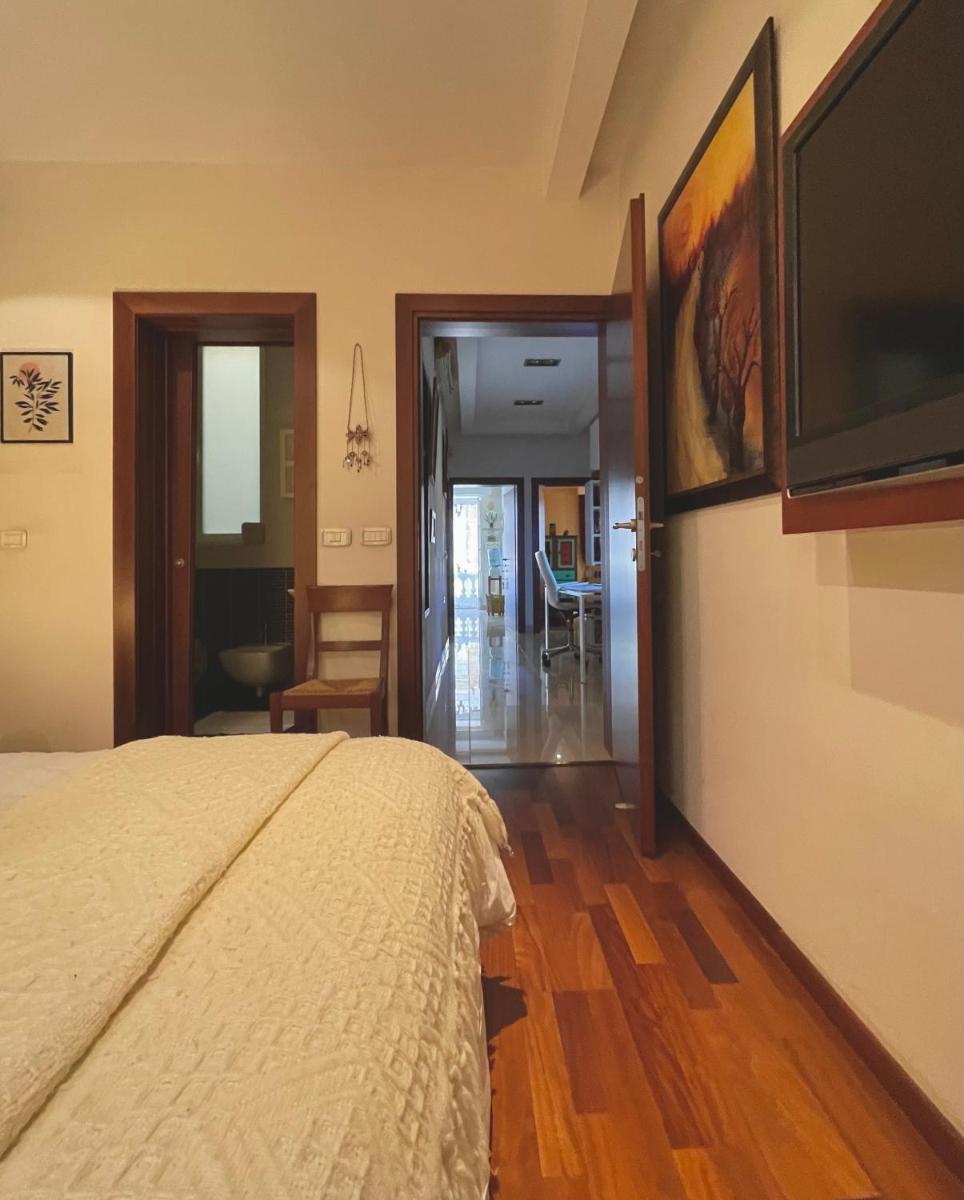 Valletta Collection - Merchant Str Apartment with large yard - Housity