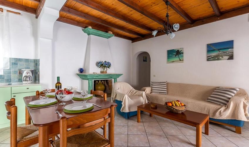 Elsa's House Top Floor - Housity