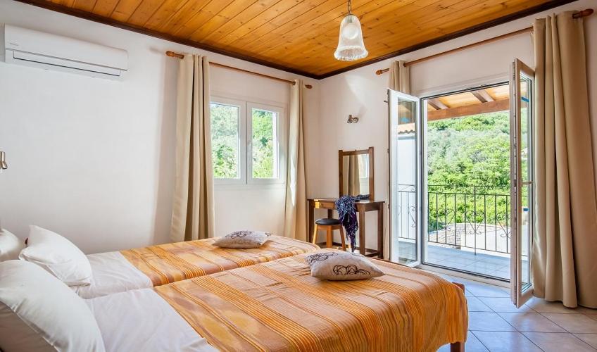 Elsa's House Top Floor - Housity