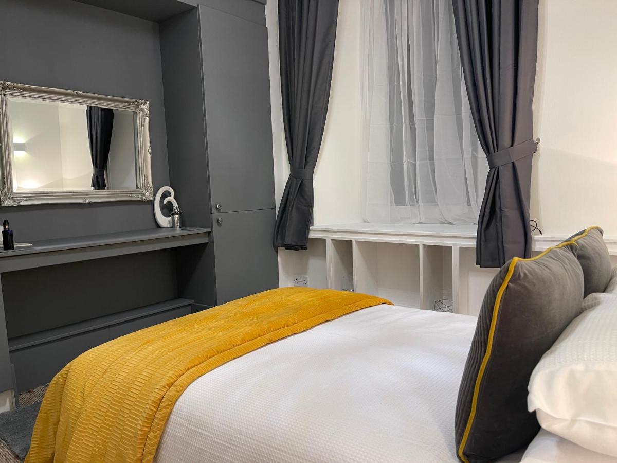 Heart of George street / Oban / Argyll - Housity