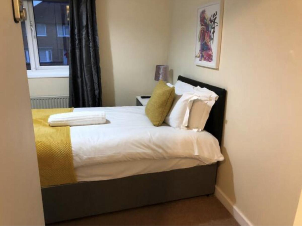 3 bedroom House with TV in every bedroom in Perry Bar perfect for contractors and families - Housity