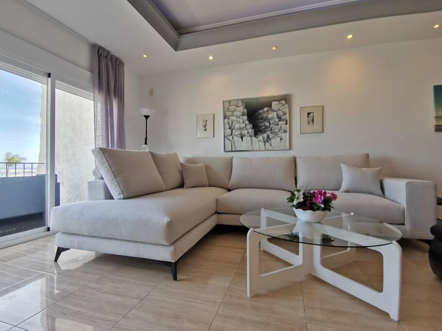 Suitetrails - Sea front apartment in Puerto Banús