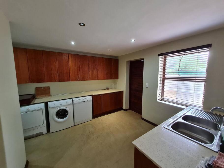 No 16 Elements - 5 Bedroom Beauty - Housity