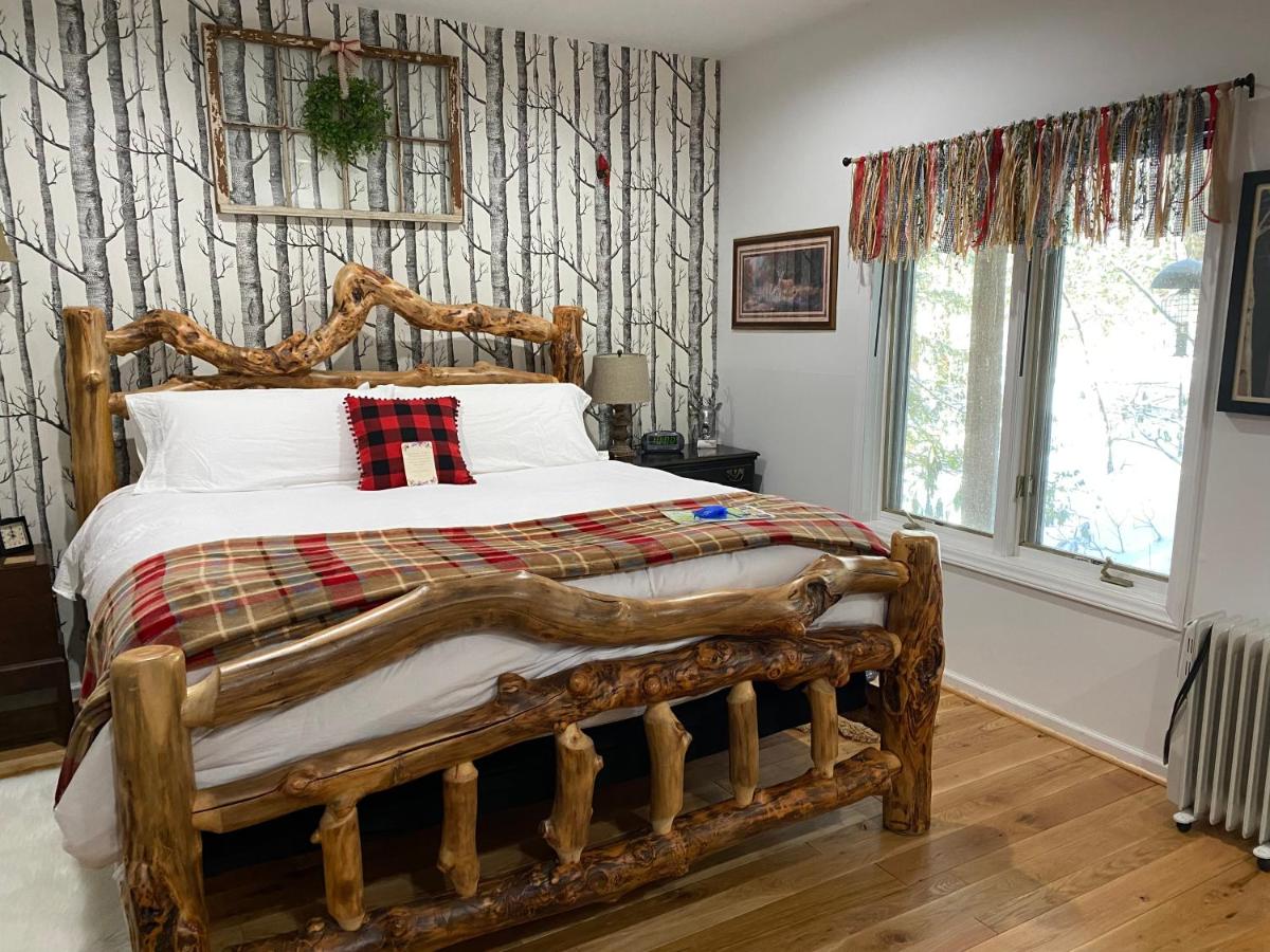 Private King Suite at Hound Ears Club near Boone, Blowing Rock & Banner Elk, NC - Housity