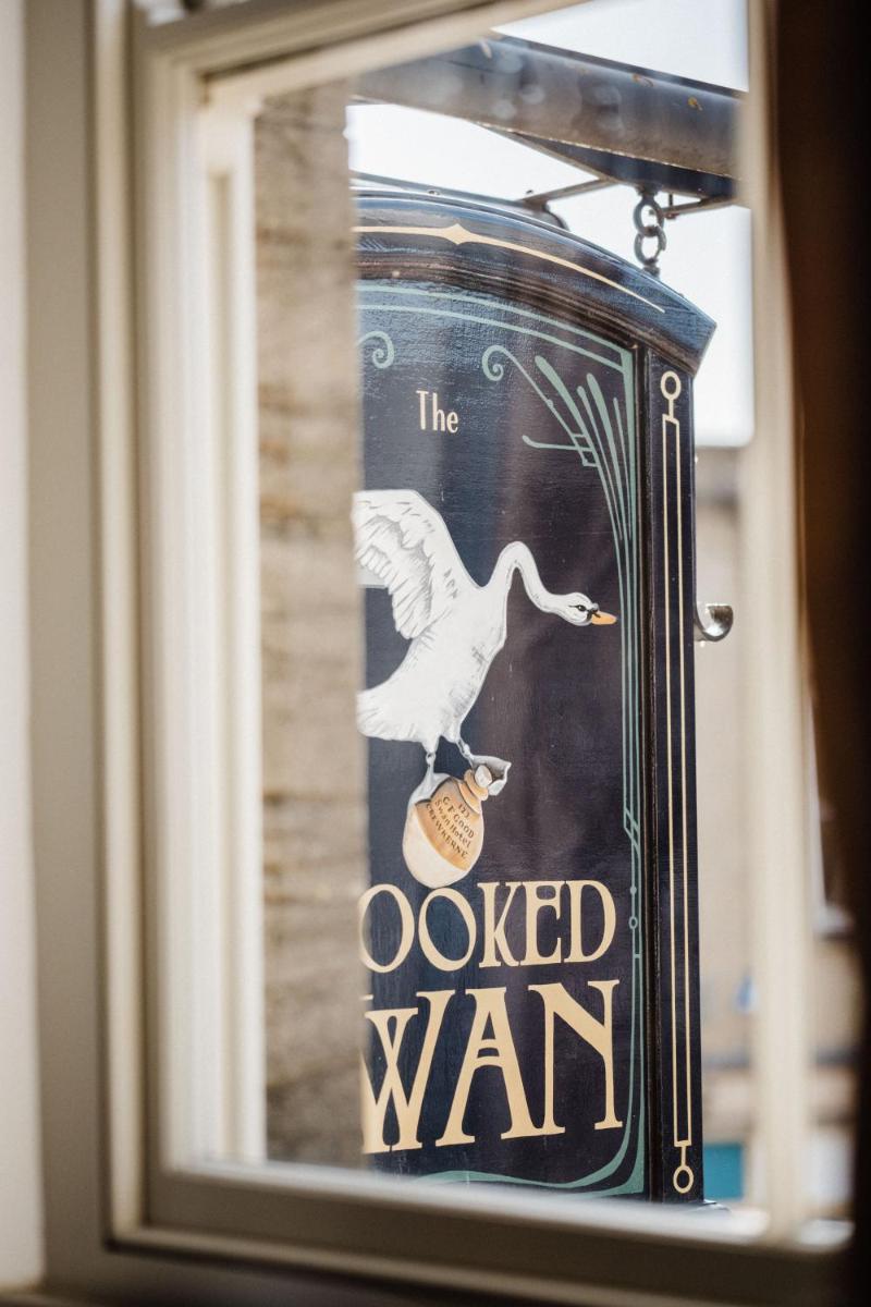 The Crooked Swan - Housity