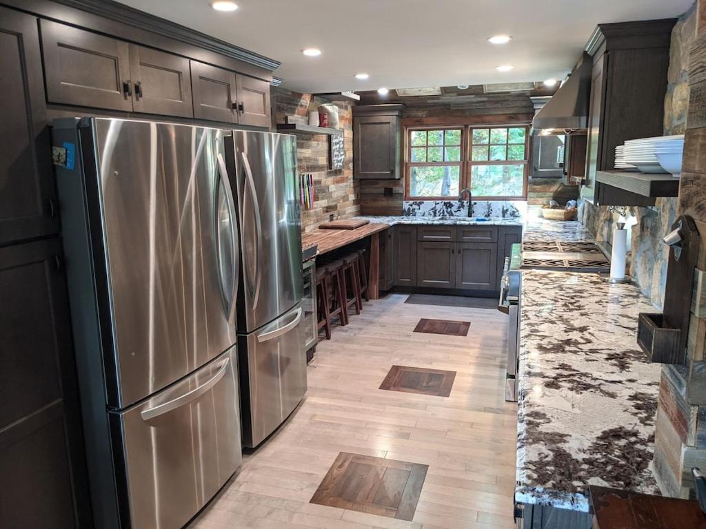Exclusive High End Candlewood Lake retreat - Housity