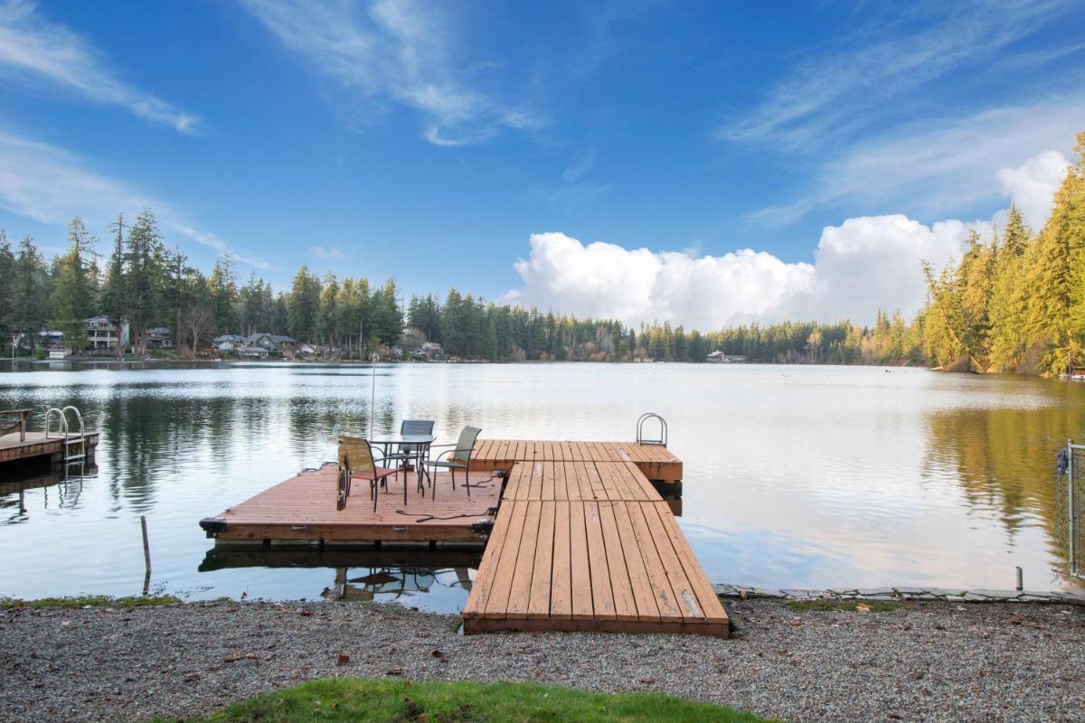 Koi Story Cabin on the Lake - Waterfront, near Bike Trail - Housity