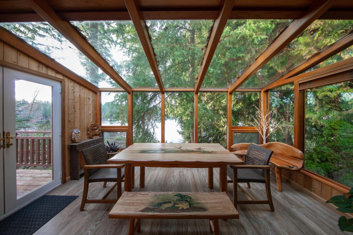 Koi Story Cabin on the Lake - Waterfront, near Bike Trail - Housity