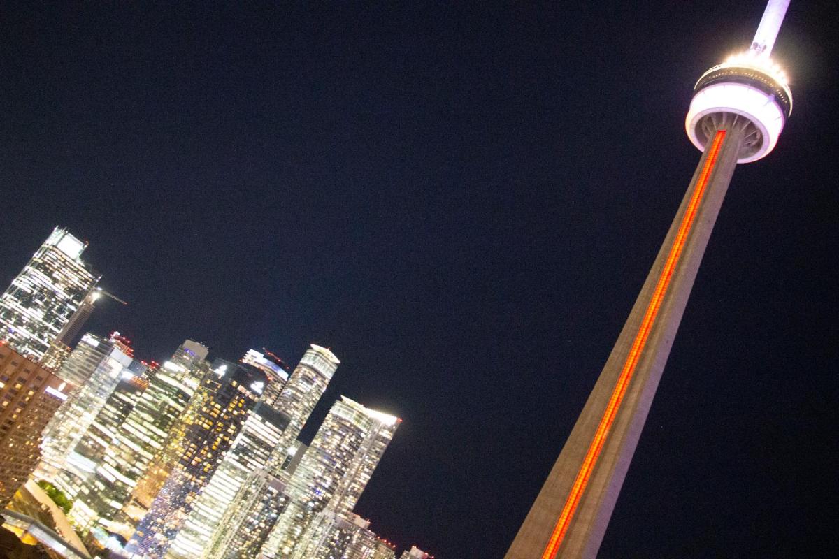 Downtown High-rise Condo- CN Tower View - Housity