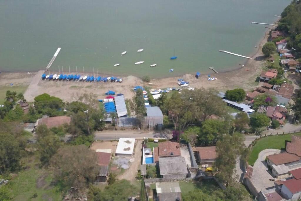 Casa de Mario frente al Lago - Housity
