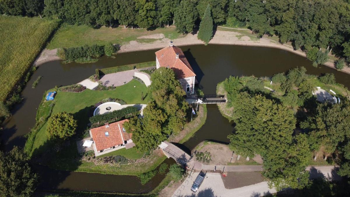 Luxe Koetshuis op eigen eiland in de Achterhoek - Housity