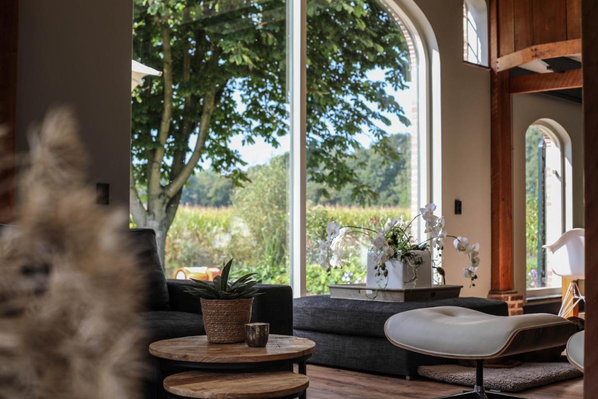 Luxe Koetshuis op eigen eiland in de Achterhoek - Housity