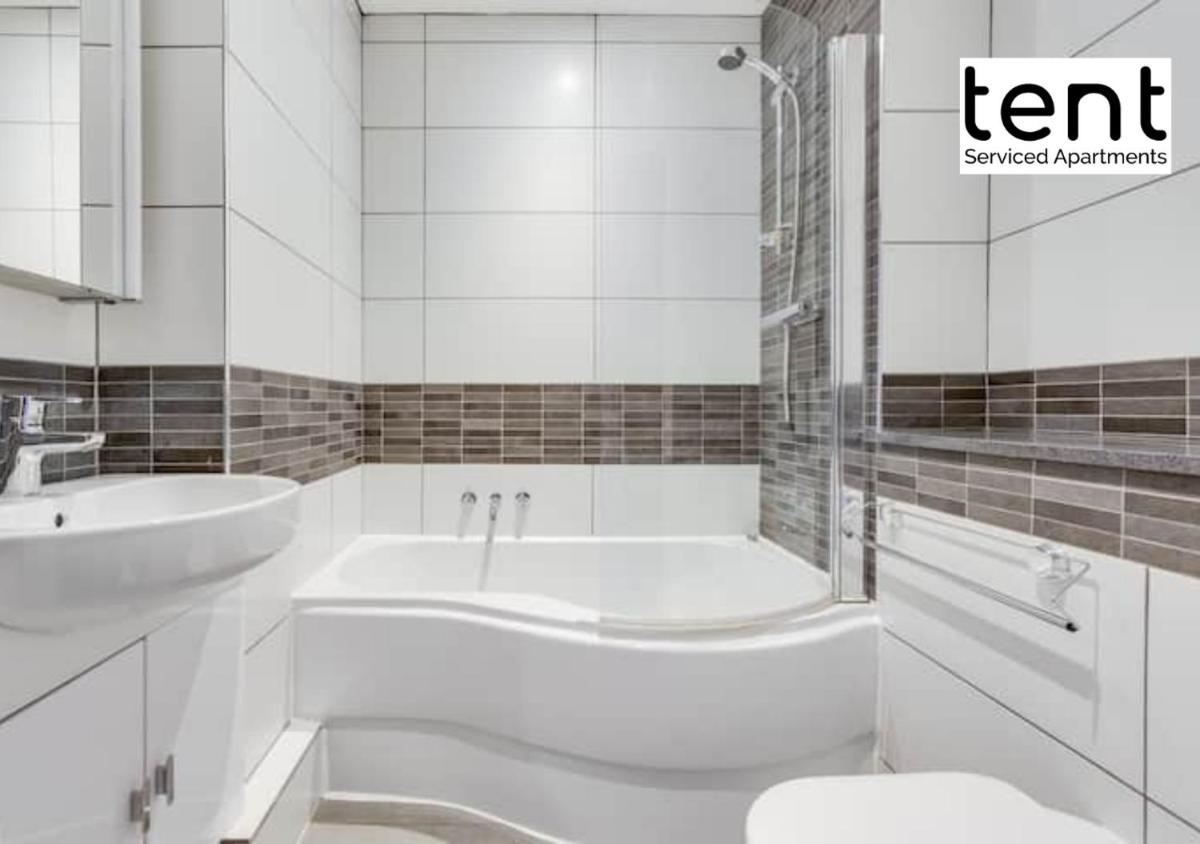 Stylish & Comfy 1 Bed Apt by Tent Serviced Apartments Egham - Town centre with parking and Wifi - Housity