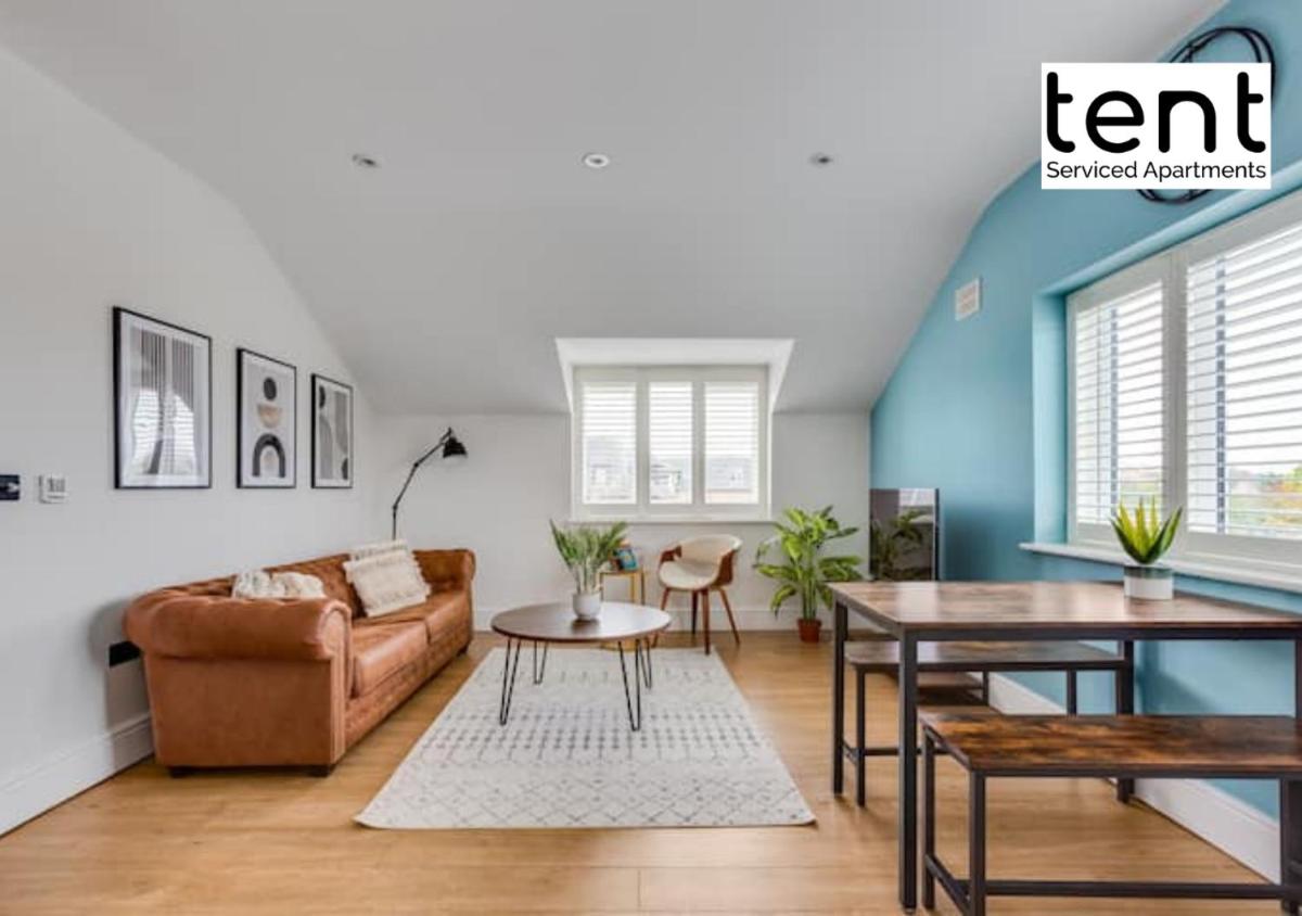 Stylish & Comfy 1 Bed Apt by Tent Serviced Apartments Egham - Town centre with parking and Wifi - Housity