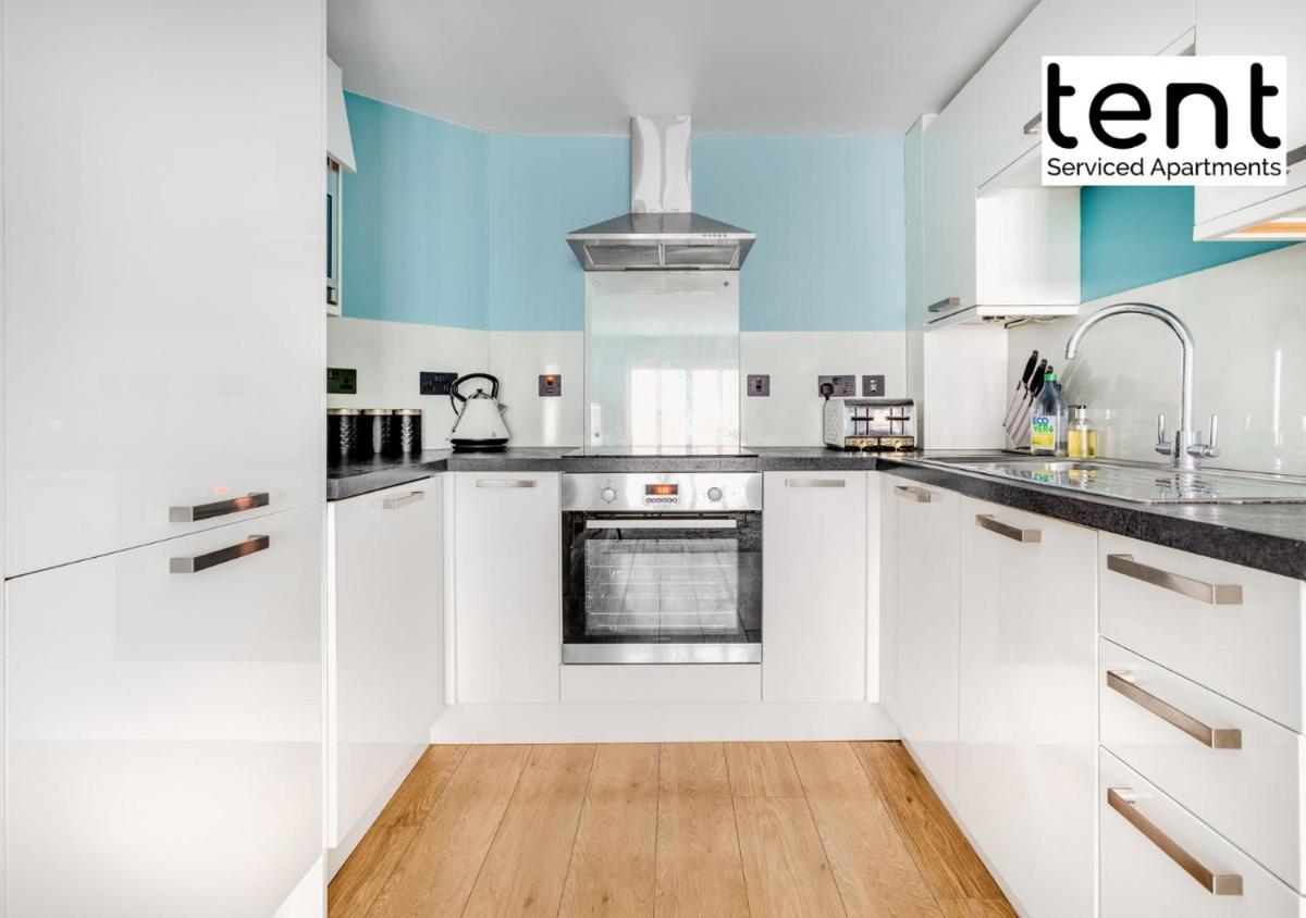 COZY 2 BED Apt Steps to town centre by Tent Serviced Apartments Egham with Free Parking and Wifi - Housity