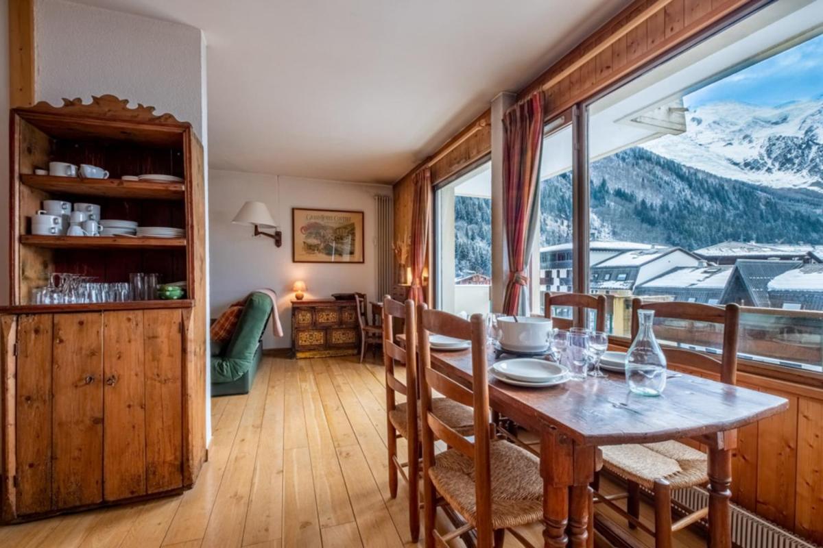 Apartment With Balcony And Mountain View - Housity