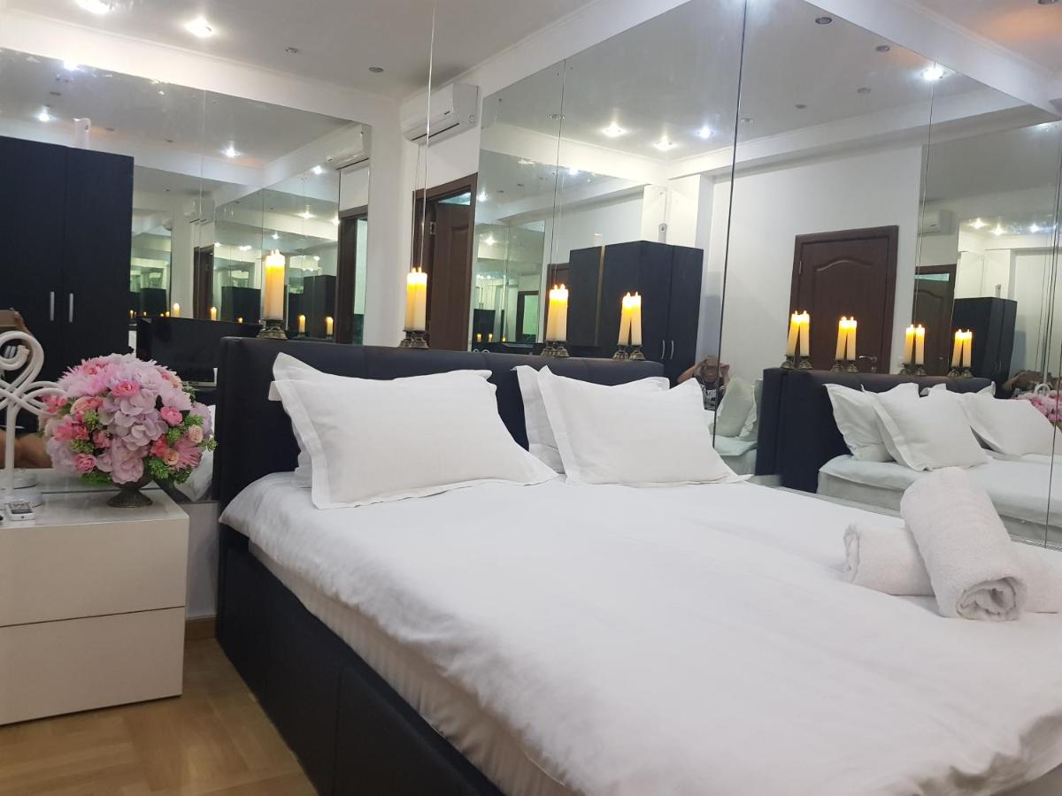 Mirrors Room Mega Mall National Arena - Housity