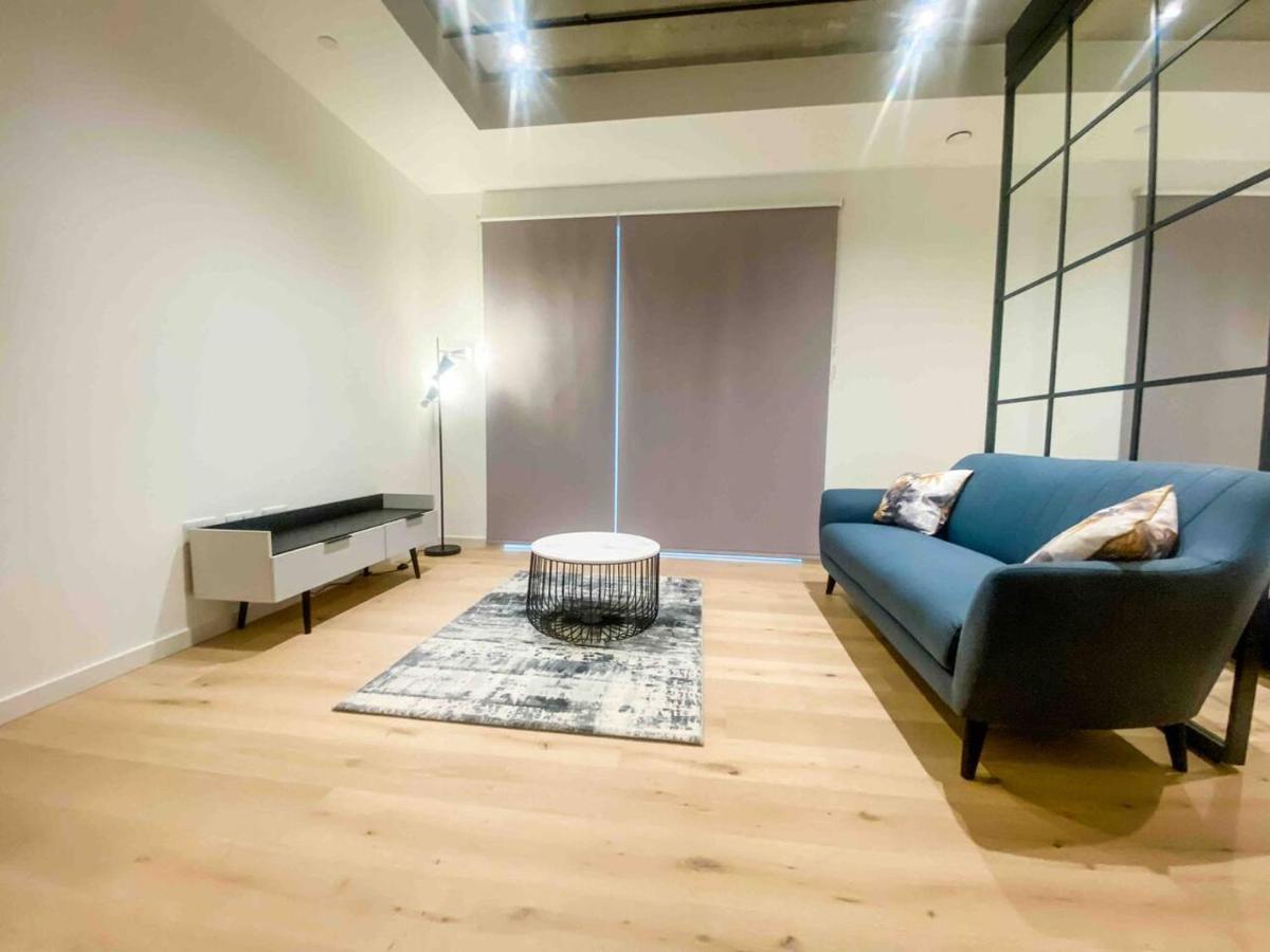 Luxury apartment minutes from Canning Town - Housity