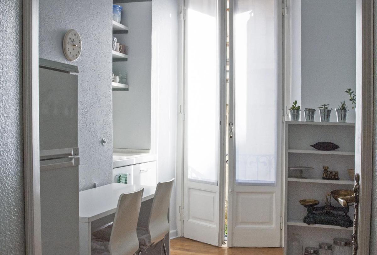 Liberty Two-Room Apartment in Porta Venezia - Housity