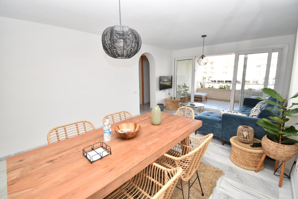 Expoholidays - Apartamentos Puerto Almerimar - Housity