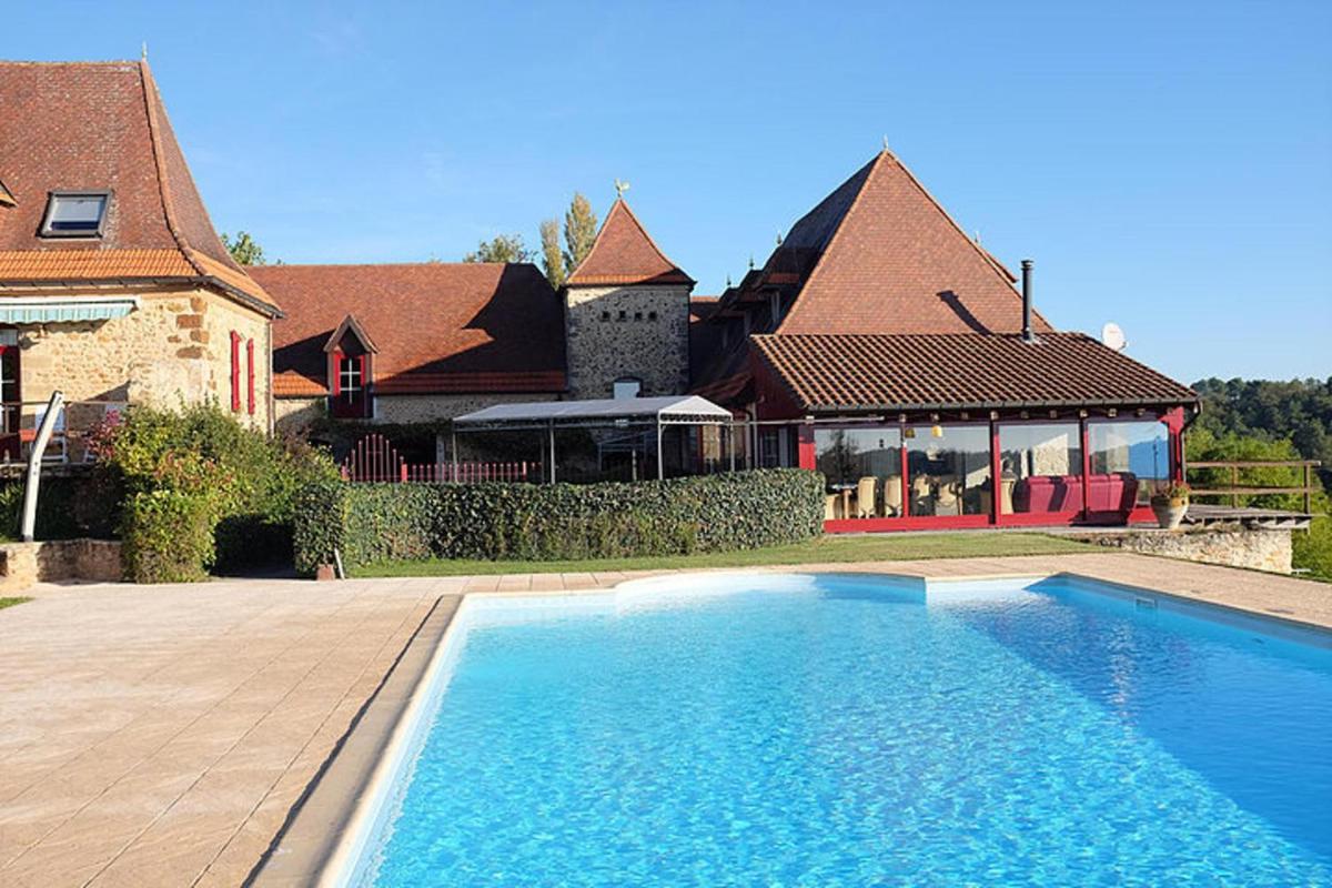 Suitetrails - Stunning 5-Bed Stone House with heated pool