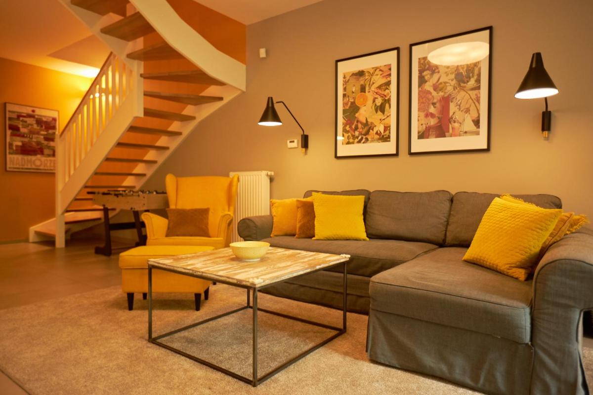 SeaYou Yellow House - Housity