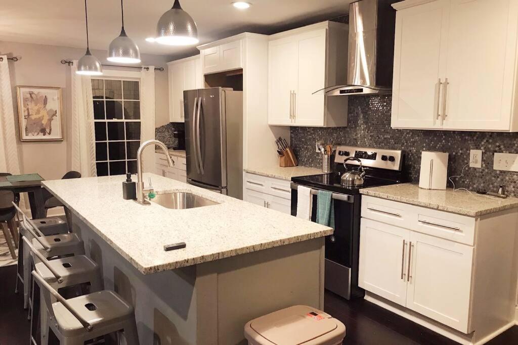 Comfy 4Beds/2.5Bath Retreat near Atlanta ATL airport - Housity
